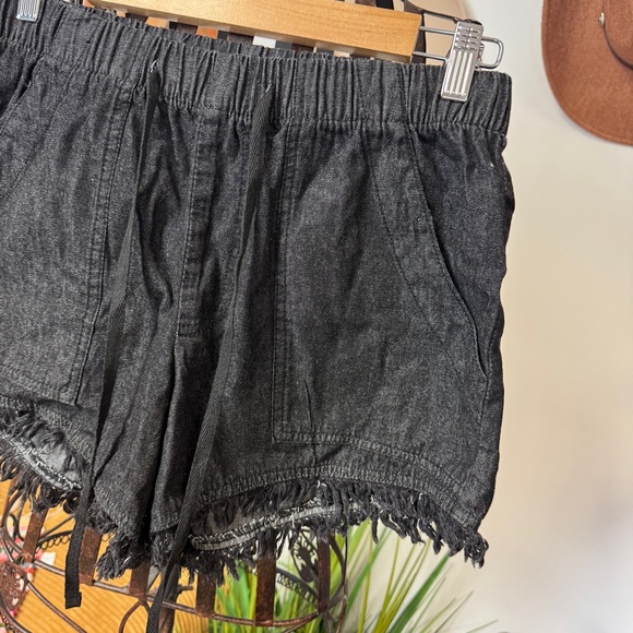 Black Drawstring Elastic Pull On Shorts | M - Picture 2 of 5